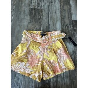 Tahari Women's 100% Linen Tropical Print Belted Shorts Size 6 Coral Beach Palm‎